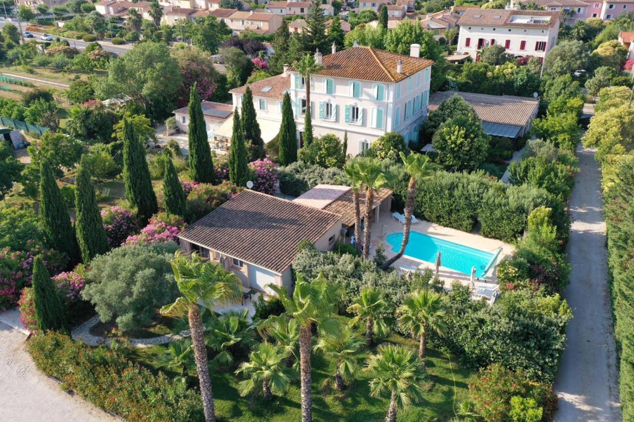 Bed and Breakfast Domaine De L'Aufrene Йер Экстерьер фото