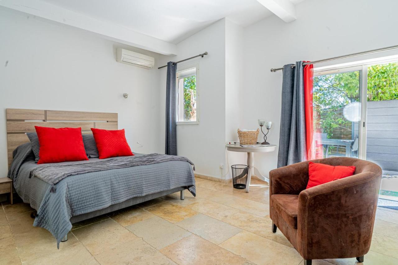 Bed and Breakfast Domaine De L'Aufrene Йер Экстерьер фото