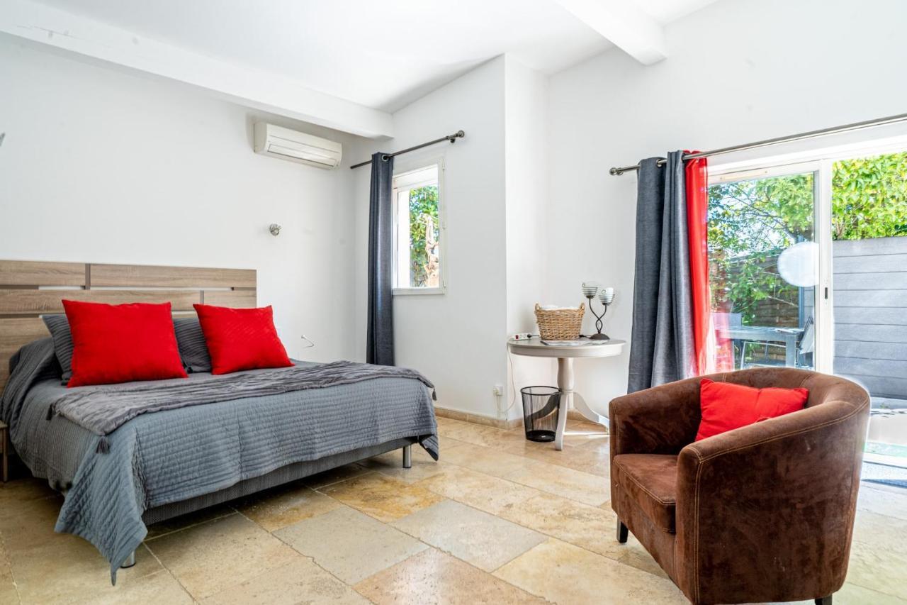 Bed and Breakfast Domaine De L'Aufrene Йер Экстерьер фото